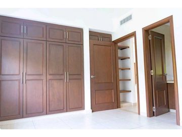 SE VENDE VILLA DE 3 REC.CON VISTA A LA NATURALEZA EN TUCAN, COCOLI(NZ)