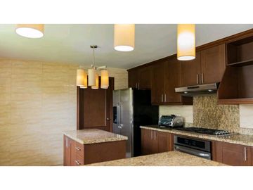 SE VENDE VILLA DE 3 REC.CON VISTA A LA NATURALEZA EN TUCAN, COCOLI(NZ)