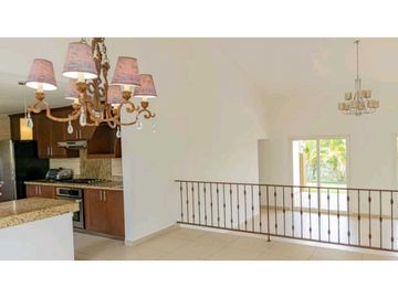 SE VENDE VILLA DE 3 REC.CON VISTA A LA NATURALEZA EN TUCAN, COCOLI(NZ)