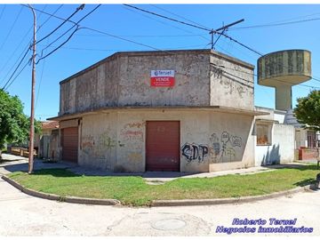 Casa de 3 ambientes con local comercial sobre excelente ubicación.