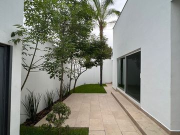 🏡 Venta de casa en esquina  remodelada para inversión