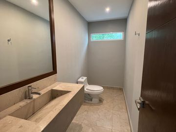 🏡 Venta de casa en esquina  remodelada para inversión