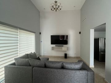 🏡 Venta de casa en esquina  remodelada para inversión