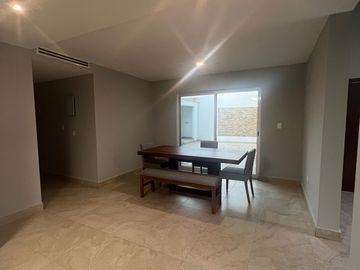 🏡 Venta de casa en esquina  remodelada para inversión