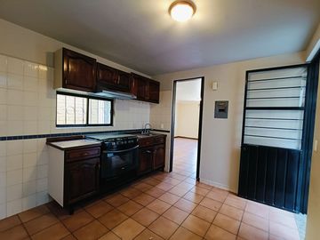EN VENTA CASA EN CALLE BUGAMBILIA
