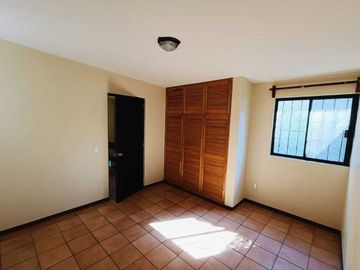EN VENTA CASA EN CALLE BUGAMBILIA