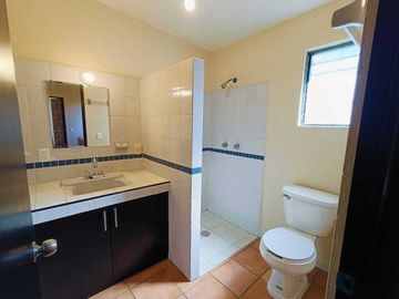EN VENTA CASA EN CALLE BUGAMBILIA
