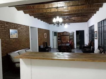 Casa Quinta en venta - 4 Dormitorios 2 Baños - Presidente Perón