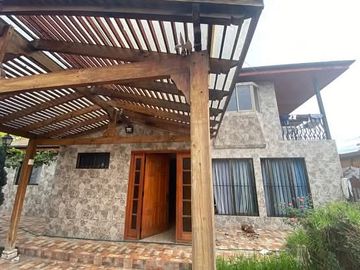 VENTA CASA 6HAB 4BA MAIPÚ