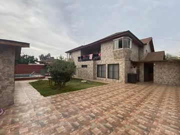VENTA CASA 6HAB 4BA MAIPÚ
