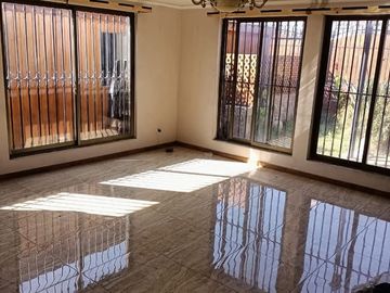 VENTA CASA 6HAB 4BA MAIPÚ