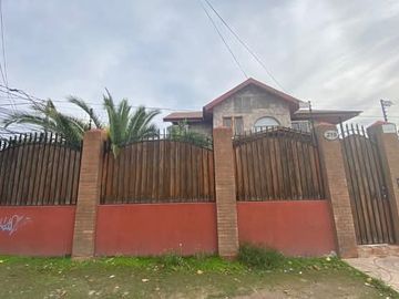 VENTA CASA 6HAB 4BA MAIPÚ