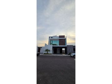 ¡En Venta! ¡Tu Hogar de Ensueño en Lomas de la Rioja! con vista al mar