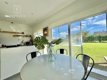 Casa de 3 dormitorios, dependencia, pileta en venta, Barrio Cerrado, Escobar