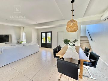 Casa de 3 dormitorios, dependencia, pileta en venta, Barrio Cerrado, Escobar