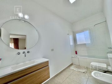 Casa de 3 dormitorios, dependencia, pileta en venta, Barrio Cerrado, Escobar