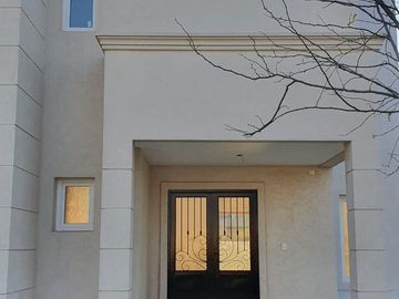 Casa de 3 dormitorios, dependencia, pileta en venta, Barrio Cerrado, Escobar