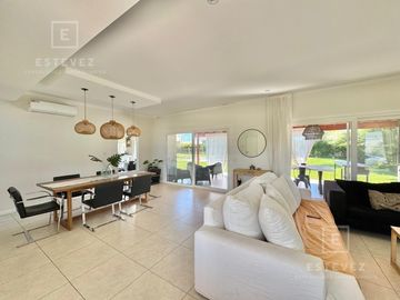 Casa de 3 dormitorios, dependencia, pileta en venta, Barrio Cerrado, Escobar