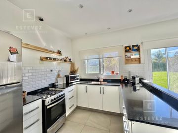Casa de 3 dormitorios, dependencia, pileta en venta, Barrio Cerrado, Escobar