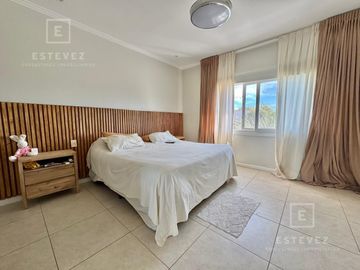 Casa de 3 dormitorios, dependencia, pileta en venta, Barrio Cerrado, Escobar