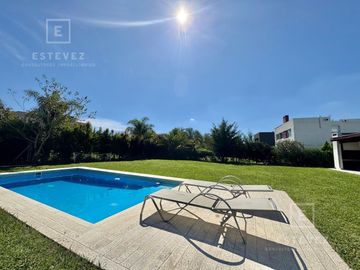 Casa de 3 dormitorios, dependencia, pileta en venta, Barrio Cerrado, Escobar