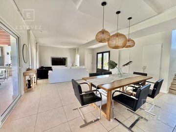 Casa de 3 dormitorios, dependencia, pileta en venta, Barrio Cerrado, Escobar