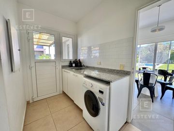 Casa de 3 dormitorios, dependencia, pileta en venta, Barrio Cerrado, Escobar