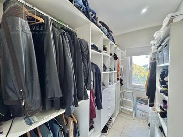Casa de 3 dormitorios, dependencia, pileta en venta, Barrio Cerrado, Escobar