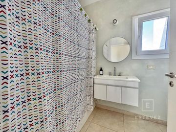 Casa de 3 dormitorios, dependencia, pileta en venta, Barrio Cerrado, Escobar