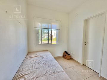 Casa de 3 dormitorios, dependencia, pileta en venta, Barrio Cerrado, Escobar