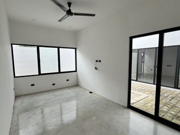 Casa en Venta de una Planta Blanca Residencial