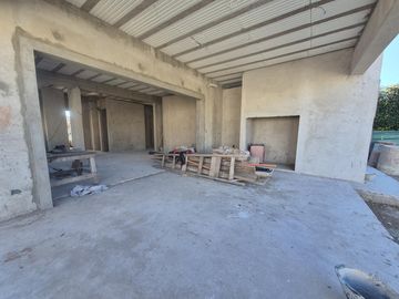 Casa en Venta en Santa Elena a Terminar (esta en obra gris) Pilar del Este