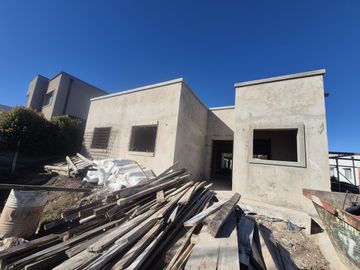 Casa en Venta en Santa Elena a Terminar (esta en obra gris) Pilar del Este