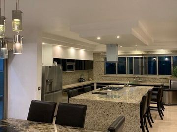 CASA EN PUERTA DE HIERRO - NAVARRA CONDOMINIO
