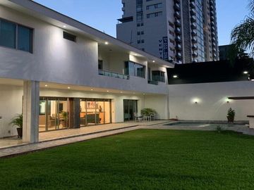 CASA EN PUERTA DE HIERRO - NAVARRA CONDOMINIO