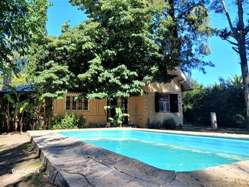 Quinta en venta. El Pato, sobre lote de 1200 m2. 6 ambientes con Pileta