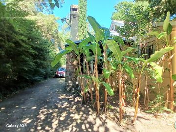 Quinta en venta. El Pato, sobre lote de 1200 m2. 6 ambientes con Pileta