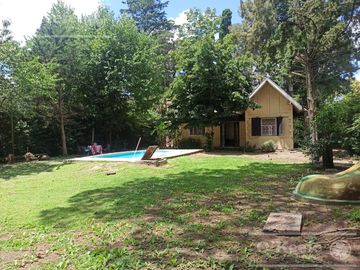 Quinta en venta. El Pato, sobre lote de 1200 m2. 6 ambientes con Pileta