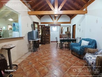 Quinta en venta. El Pato, sobre lote de 1200 m2. 6 ambientes con Pileta
