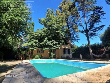 Quinta en venta. El Pato, sobre lote de 1200 m2. 6 ambientes con Pileta