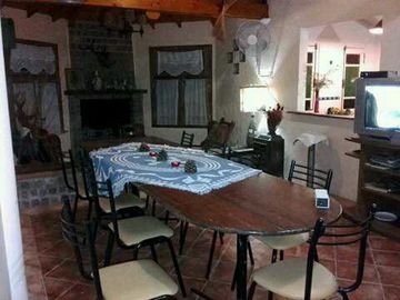 Quinta en venta. El Pato, sobre lote de 1200 m2. 6 ambientes con Pileta