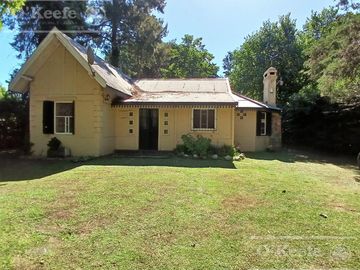 Quinta en venta. El Pato, sobre lote de 1200 m2. 6 ambientes con Pileta