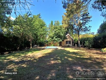 Quinta en venta. El Pato, sobre lote de 1200 m2. 6 ambientes con Pileta