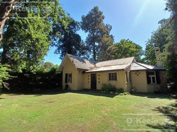 Quinta en venta. El Pato, sobre lote de 1200 m2. 6 ambientes con Pileta