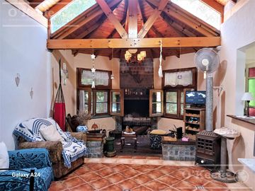 Quinta en venta. El Pato, sobre lote de 1200 m2. 6 ambientes con Pileta