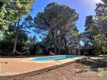 Quinta en venta. El Pato, sobre lote de 1200 m2. 6 ambientes con Pileta