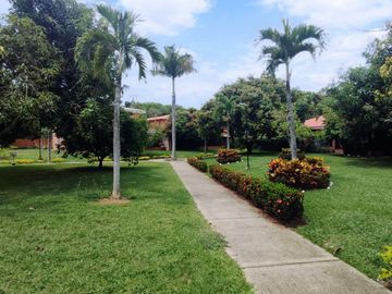 Vendo Casa De Dos Plantas En Conjunto Residencial La Herrería 5, Hacienda El Castillo.