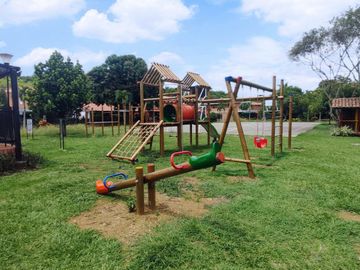 Vendo Casa De Dos Plantas En Conjunto Residencial La Herrería 5, Hacienda El Castillo.