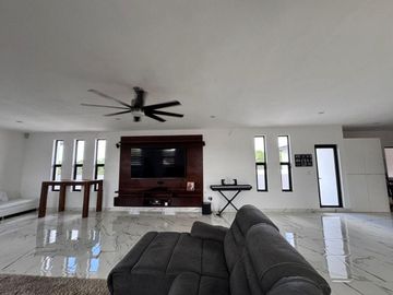 CASA EN VENTA DE ENTREGA INMEDIATA EN RPIVADA BLUE CEDAR, KIKTEIL.