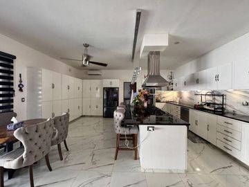 CASA EN VENTA DE ENTREGA INMEDIATA EN RPIVADA BLUE CEDAR, KIKTEIL.